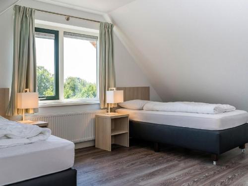 Ένα ή περισσότερα κρεβάτια σε δωμάτιο στο Charming Thatched Villa in Texel