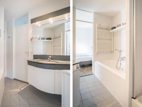 Ένα μπάνιο στο Apartment in Netherlands near the Beach