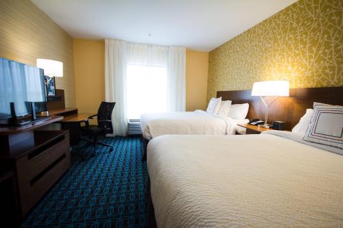 Postel nebo postele na pokoji v ubytování Fairfield Inn & Suites by Marriott Denver Northeast/Brighton