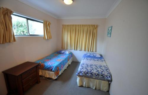 a bedroom with two beds and a desk and a window at Pacific Palms 3, Unit 3, 9-11 Terrace Street Evans Head in Evans Head