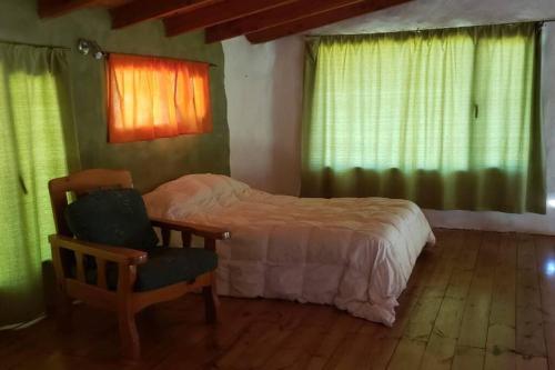 Una cama o camas en una habitación de Casa cerca del lago