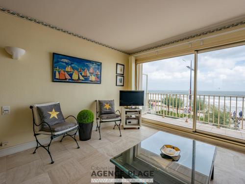 Studio face mer avec balcon et cuisine équipée