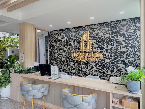 an office with a reception desk with chairs and a wall at The Nine Place แจ้งสนิท in Ban Nong Bua