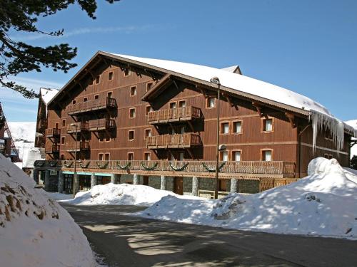 Chalet in Paradiski with Stunning Mountain Views