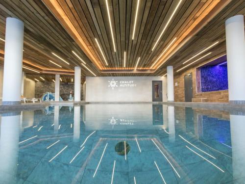 Photo de la galerie de l'établissement Chalet in Paradiski with Stunning Mountain Views, à Arc 2000