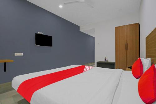 سرير أو أسرّة في غرفة في OYO Flagship 81093 Aroma guest House