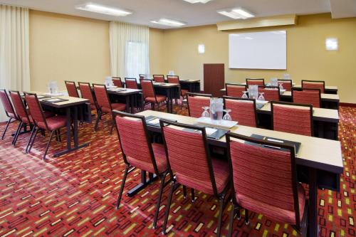 Courtyard by Marriott Huntsville University Driveにあるビジネスエリアまたは会議室