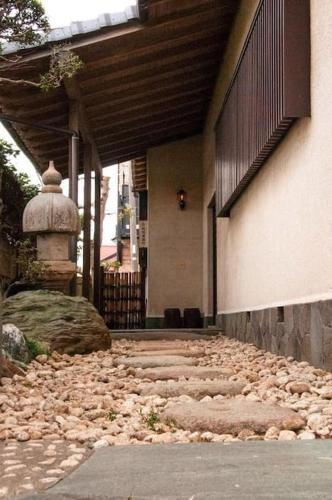 Bangunan di mana terletaknya rumah percutian