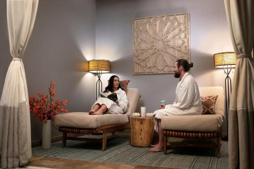 a man and a woman sitting in a living room at Amara Resort & Spa in Sedona