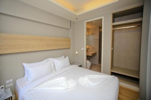 Postel nebo postele na pokoji v ubytování The Rocco Luxury Residence Ao-Nang Krabi