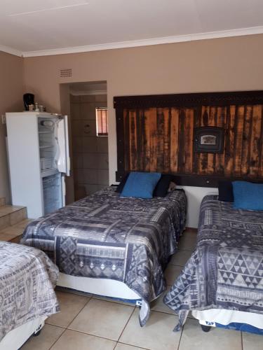 a bedroom with two beds in a room at Forget me Not Lydenburg in Lydenburg