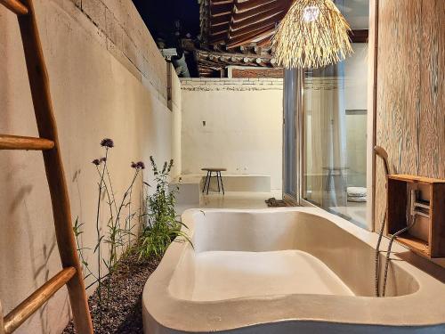 Ένα μπάνιο στο Relax House