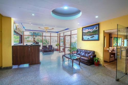 Lobbyen eller receptionen på Siddhartha Riverside Resort, Chumlingtar
