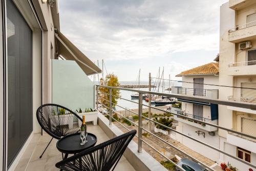 Black & White Marina Studio, Kalamata Getaway (B1)