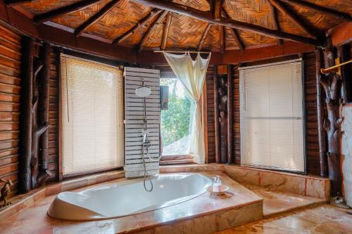 Koupelna v ubytování Koh Jum Resort