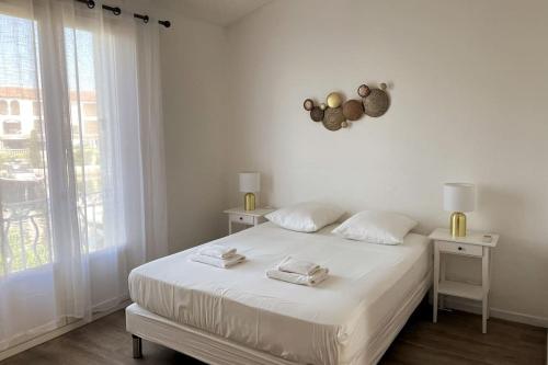 Katil atau katil-katil dalam bilik di Grande Villa de 130 m2 avec SPA et amarrage privé 14x8M