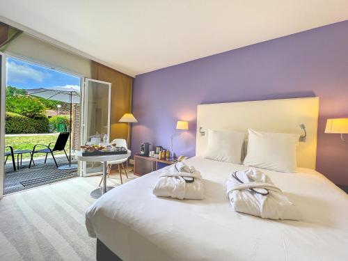 Postel nebo postele na pokoji v ubytování Mercure Antibes Sophia Antipolis