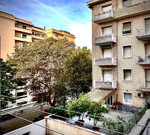 Το κτήριο όπου στεγάζεται  το διαμέρισμα