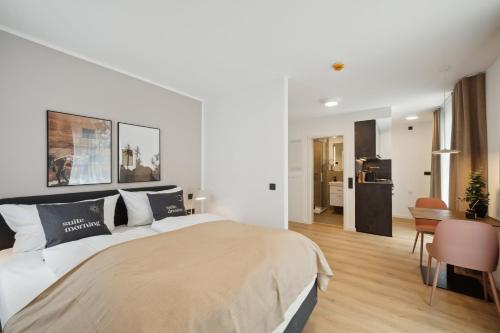 Ένα ή περισσότερα κρεβάτια σε δωμάτιο στο Limehome Nuremberg Celtisplatz