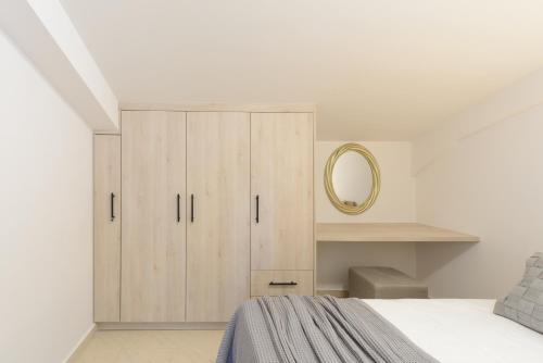 Zissis Suites Downtown Apartment