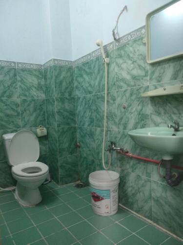 a bathroom with a toilet and a sink at Ngoc Mai 1 Hotel in Can Tho
