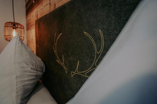 a pillow with the word yen written on it at Frühstückspension Friedheim in Filzmoos