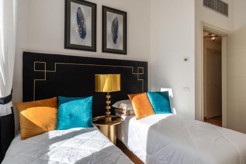 two beds sitting next to each other in a bedroom at Maison Mirò with private parking in Lucca