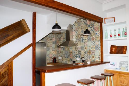 a kitchen with a counter and some stools at El Patio de los Naranjos in Guadalupe