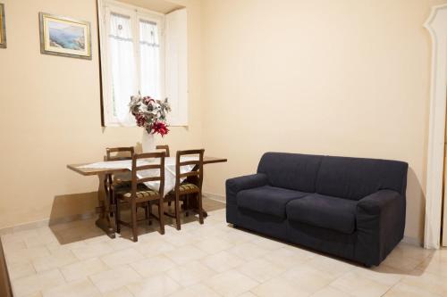 a living room with a couch and a table at Casina modesta in Somma Lombardo