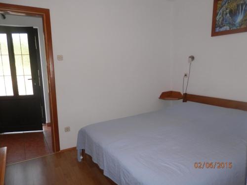 Katil atau katil-katil dalam bilik di Guest House Spoljaric Sasa