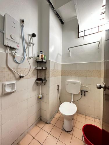 a bathroom with a toilet and a shower at Jiaxin Dormitory-Setia Indah 家馨青年旅宿 in Johor Bahru