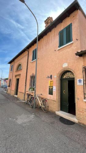 two bikes parked in front of a brick building at Ai Giardini di San Vitale in Ravenna
