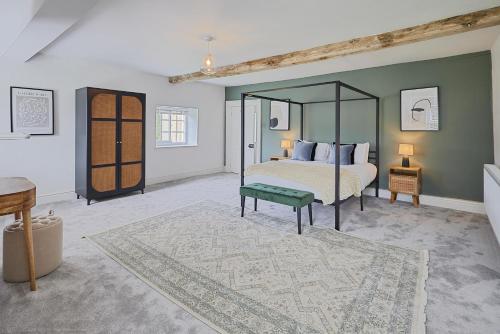 a bedroom with a bed and a green wall at Host & Stay - Stay House 
