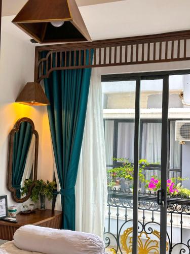 a bedroom with a bed and a window at Vika Homestay in Ho Chi Minh City