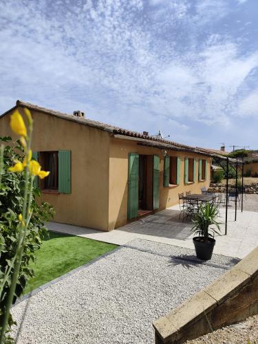 a house with a patio in front of it at Les genêts d'Espigoule proximité gorges du verdon in Ginasservis