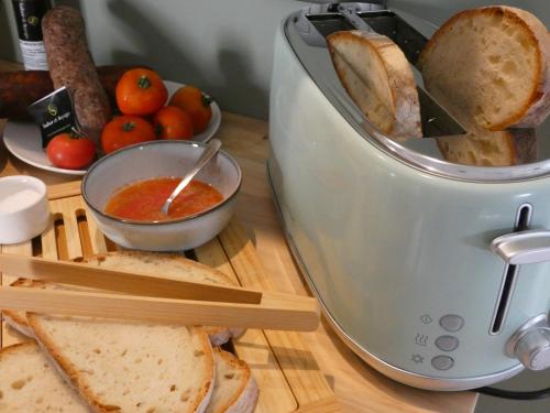 a loaf of bread and a toaster on a cutting board at LA ALCOBA DE SAYAGO in Bermillo de Sayago