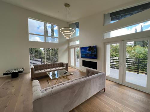 Galeriebild der Unterkunft Gorgeous Private and Gated Home in Silver Lake with Pool & Views in Los Angeles