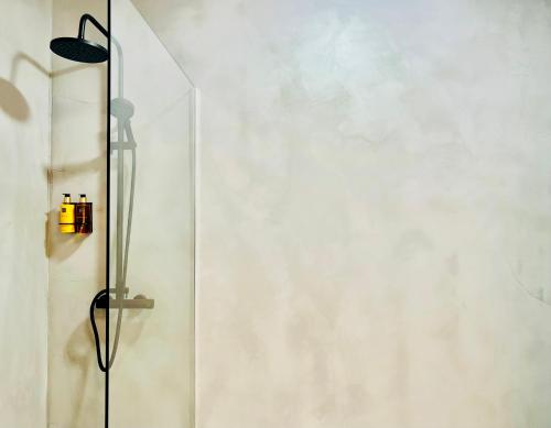 Et badeværelse på Canaryislandshost l Frontline