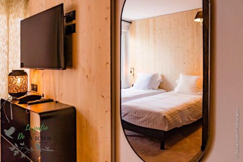 Ένα ή περισσότερα κρεβάτια σε δωμάτιο στο Hôtel Le Patio de Victor, Lorient