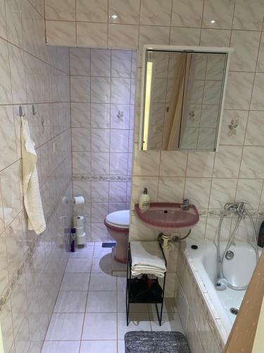 Kúpeľňa v ubytovaní Apartman JakoDoma Zelený Gauč hlídané PARKOVÁNÍ u domu ZDARMA
