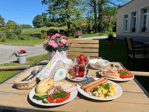a picnic table with plates of food on it at Margo Bukowiec koło Karpacza in Bukowiec