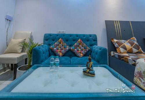 ノイダにあるBest Cozy Stay in Central Noida , Mall, Free WiFi, Parking, Private Apartment - The Taj Studiosのギャラリーの写真