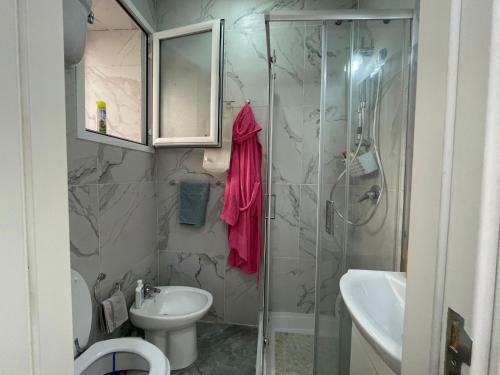 A bathroom at Casa Rodan Napoli Centro