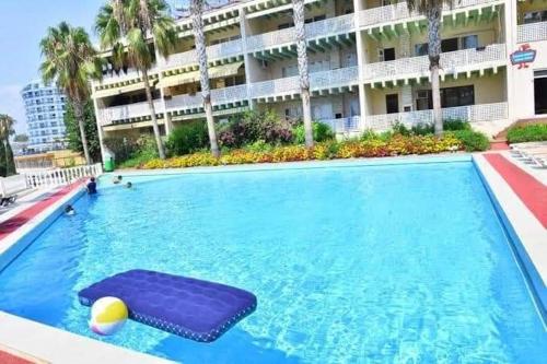 a large swimming pool in front of a building at Villa tipindeki 3+1 in Alanya