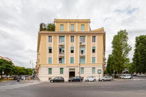 BMGA l Elegant Four-Room Apt for 8 Guests in Prati