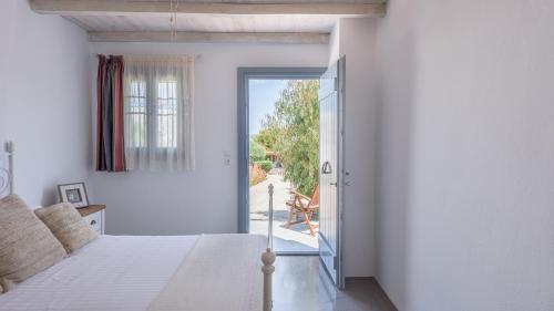 Gallery image of Milos Retreat Fusion in Zefiría