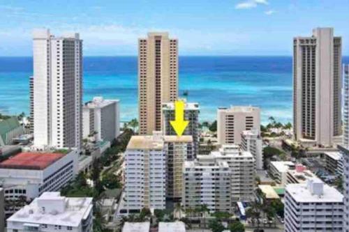 a city with a yellow arrow on top of buildings at WELLCOME TO LOVELY CONDO 2 BEDS 2 BATHS FREE PARKING IN WAIKIKI BEACH in Honolulu