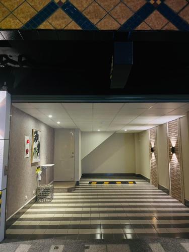 an empty hallway of a building with a tile floor at H Motel璽悅國際精品旅館 in Zhubei