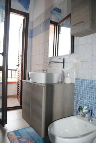 Koupelna v ubytování Casa Claudia Villasimius