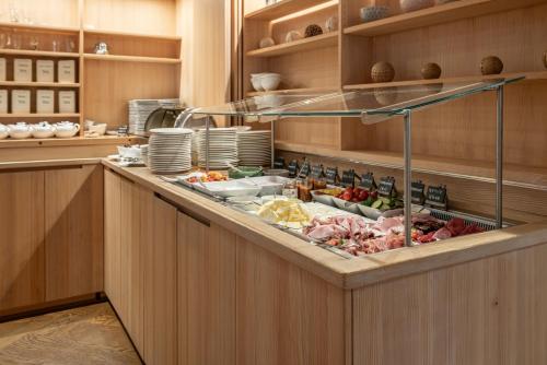 Comida en o cerca de este hotel